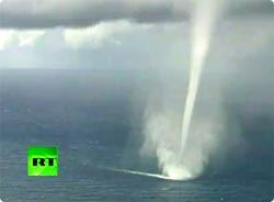 空から魚が降ってきてもおかしくないレベルの凄まじい竜巻が海を通過する映像 オーストラリア カラパイア 空から魚が降ってきてもおかしくないレベルの凄まじい竜巻が海を通過する映像 オーストラリア カラパイア