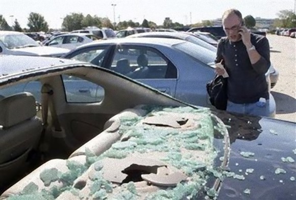 野球ボール大のヒョウが叩きつけるように降り注ぐとどうなるのか 車ボコボコ家ボロボロ 米ネブラスカ州 カラパイア 野球ボール大のヒョウが叩きつけるように降り注ぐとどうなるのか 車ボコボコ家ボロボロ 米ネブラスカ州 カラパイア
