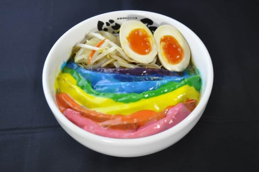 麺に絡むよレインボー どさん子ラーメンが期間限定で販売中の7色チーズの カレーラーメン カラパイア 麺に絡むよレインボー どさん子ラーメンが期間限定で販売中の7色チーズの カレーラーメン カラパイア