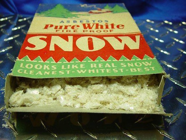かつてハリウッド映画界ではアスベスト（石綿）が人工雪として使用されていた