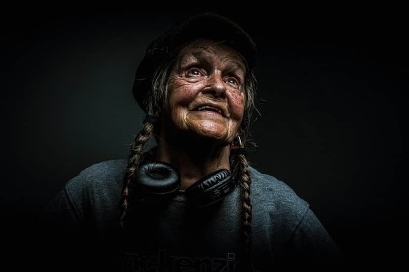 woman-6345673_640
