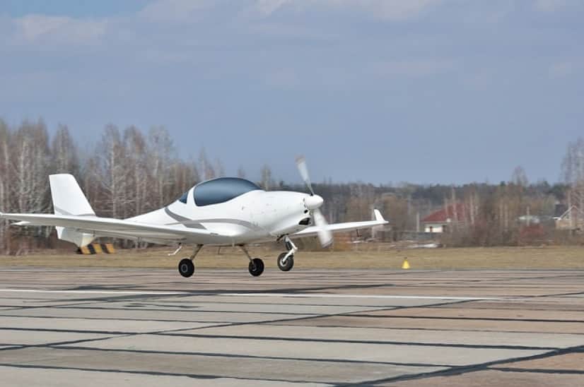 aircraft-5522402_640