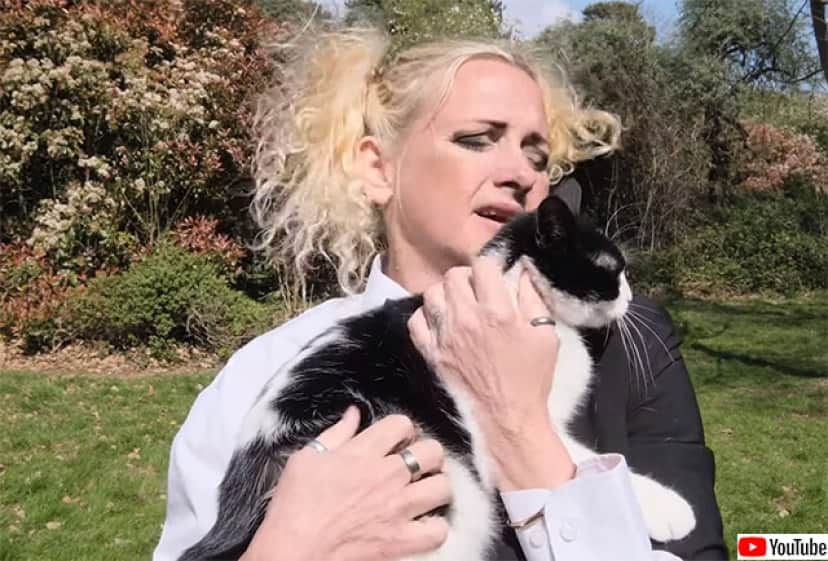 大家にペットを飼うことを拒否されないよう 猫と結婚した女性 カラパイア