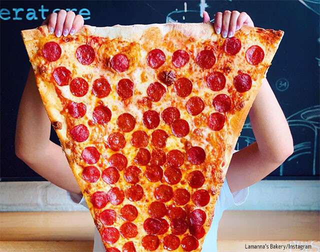1切れが巨大すぎるピザ