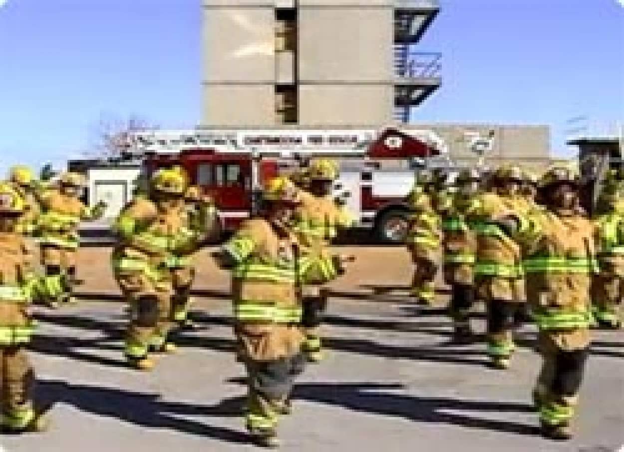 アメリカの消防士の卵たち マイケルジャクソンの スリラー を熱ダンス カラパイア