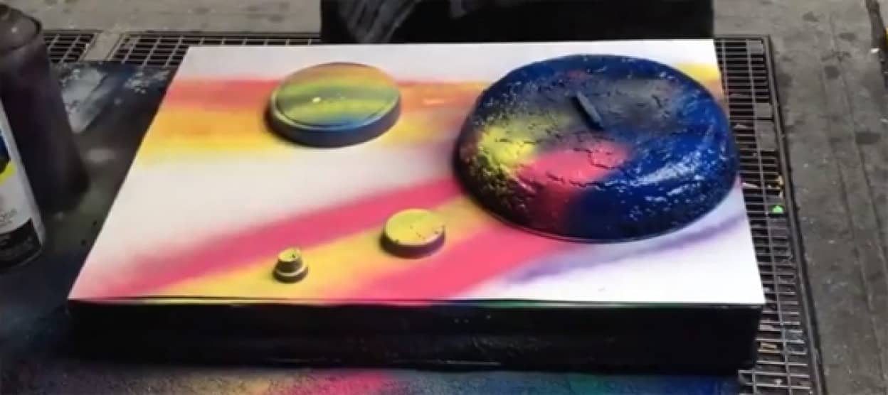 スプレー缶と鍋のふたとヘラだけで 6分でsfファンタジーな絵が完成しちゃうとかすごい カラパイア