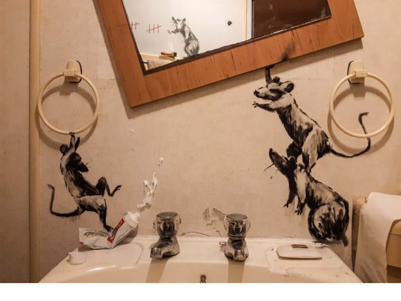 バンクシーが自宅でアート活動 トイレがネズミだらけに イギリス カラパイア