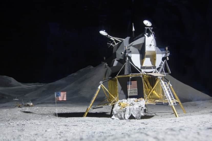 moon-landing-193761_640_e