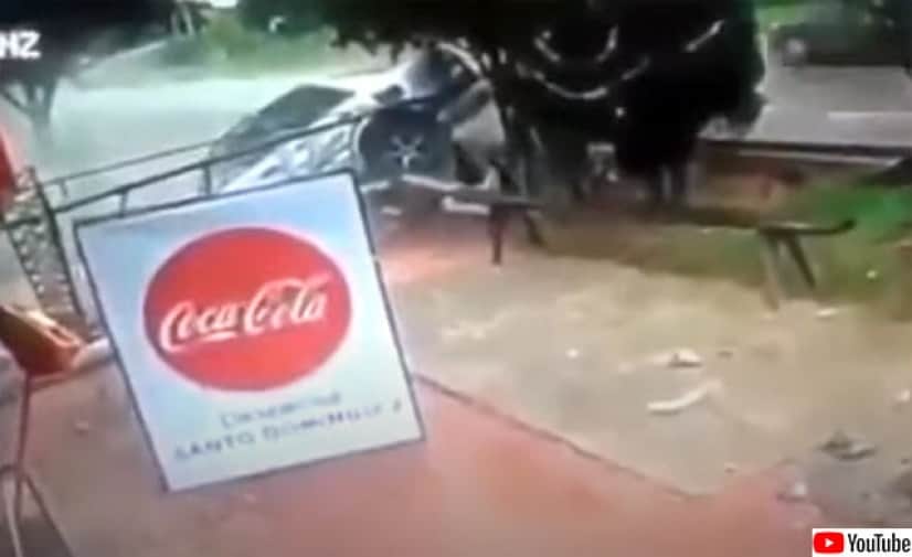 偶然が生んだスポンサー この映像は コカ コーラ の提供でお届けします みたいなことになっちゃった事故映像 カラパイア 偶然が生んだスポンサー この映像は コカ コーラ の提供でお届けします みたいなことになっちゃった事故映像 カラパイア