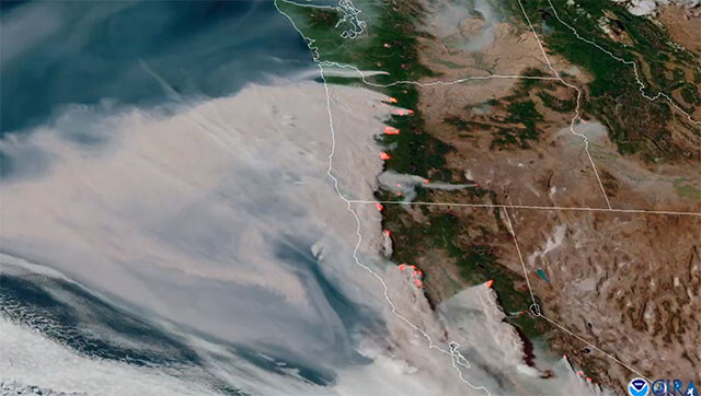 アメリカ西部で相次ぐ森林火災の人工衛星映像