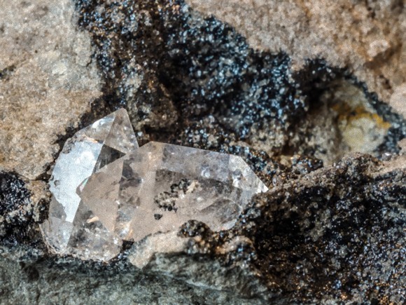 超深部起源ダイヤモンドが明かす月の年齢に匹敵する本源マグマの存在（オーストラリア研究）