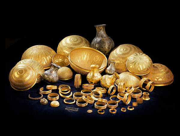 古代の秘宝コレクションから地球外の金属が発見される