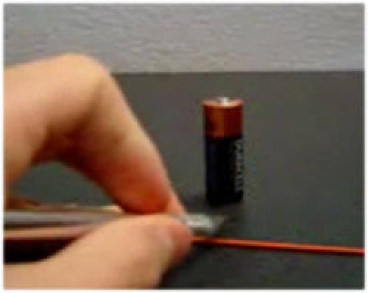 単三形電池とネオジム磁石で簡単にできる単極モーターの作り方 カラパイア