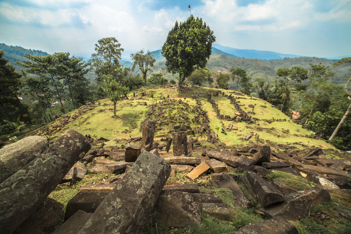 インドネシアの世界最古のピラミッドに関する研究論文が削除される