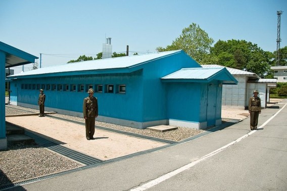 撃ち殺されても文句が言えない観光地 韓国と北朝鮮の軍事境界線上にある村 板門店 カラパイア