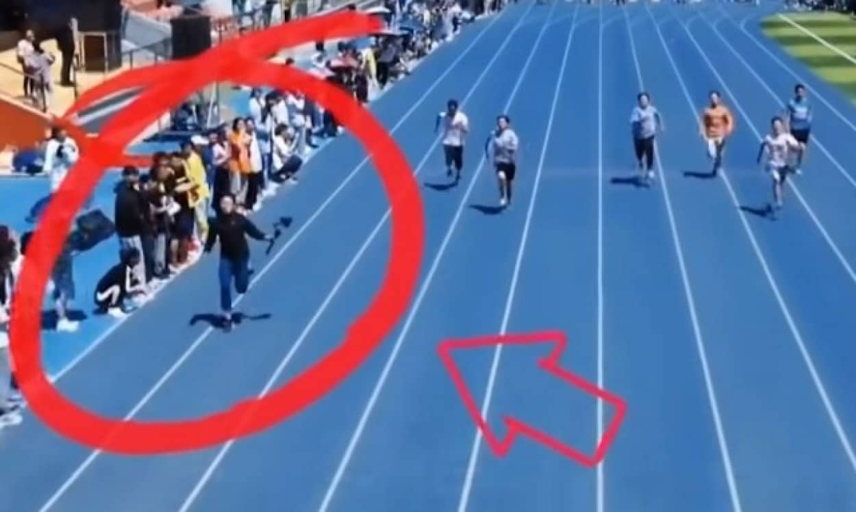 大学の100メートル走、出場選手よりカメラマンが一番速かった