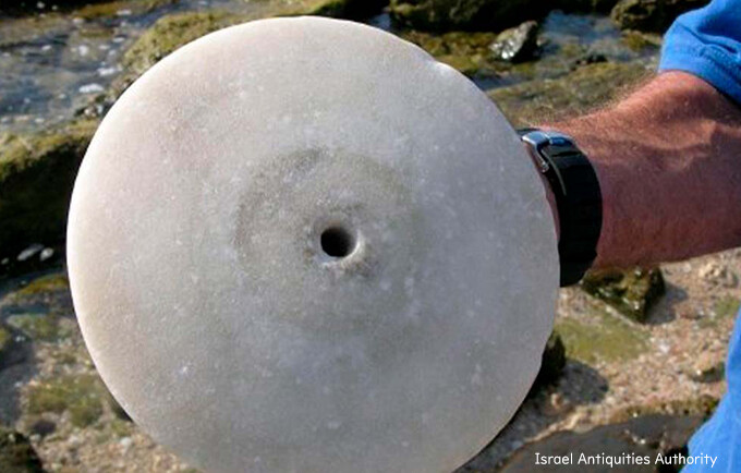 2500年前の珍しい魔除けの円盤が地中海で発見される