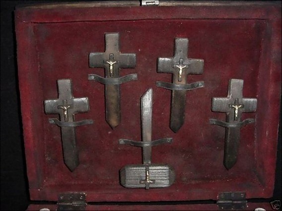real_vintage_vampire_killing_kits_640_18_e0