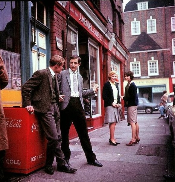 新たな若者文化が導いた時代のムーブメント 1960年代のロンドンのストリートファッション写真 イギリス カラパイア