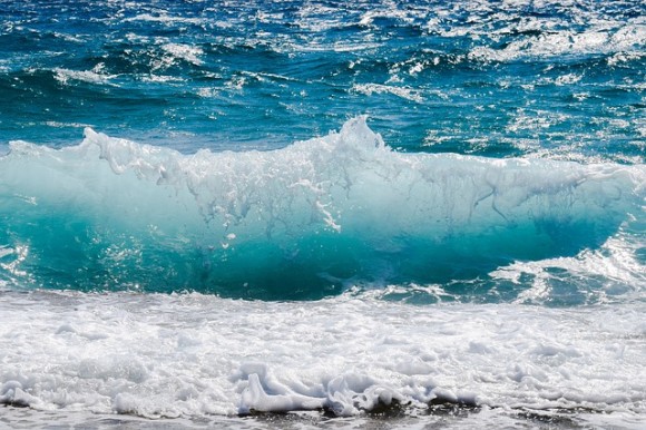 太陽の光で海水からほぼ100パーセント塩分を除去できる新型デバイスが開発される オーストラリア研究 カラパイア 太陽の光で海水からほぼ100パーセント塩分を除去できる新型デバイスが開発される オーストラリア研究 カラパイア