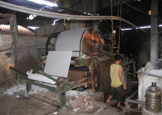 small_chinese_toilet_paper_factory_640_09