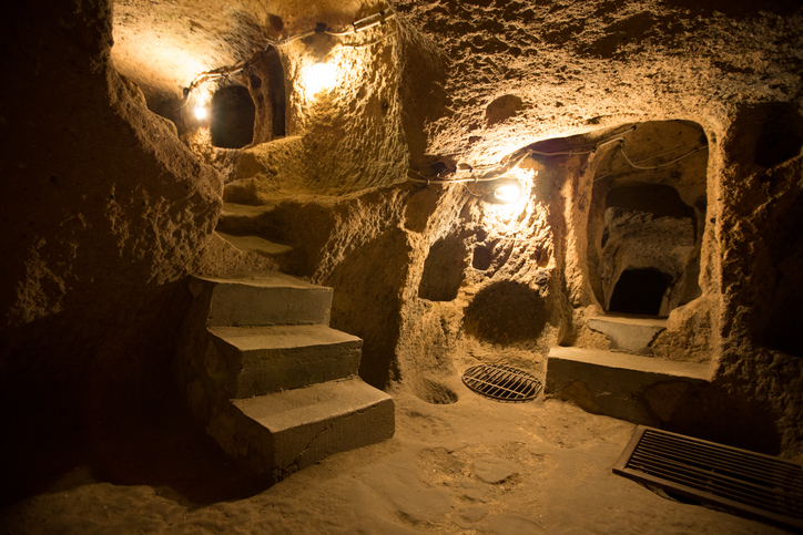 デリンクユ・カイマクル・ナウルス、驚くべき古代の地下都市