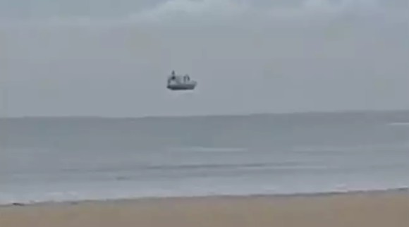 宇宙船？船が海の上に浮かんでいるようにみえる謎の映像の正体は？（ニュージーランド）