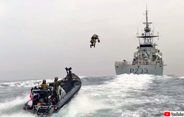 海兵隊がジェットパックで哨戒艦に乗り込む訓練映像は本物なのか？