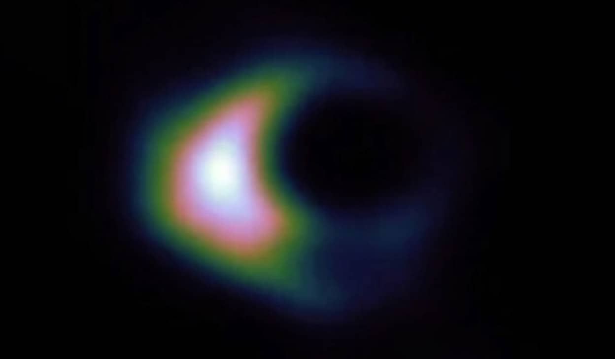 ブラックホールの正体が仮説上の天体、ボソン星の可能性を示唆