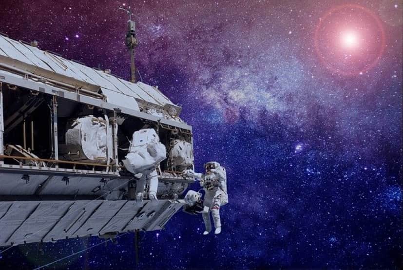 astronauts-ga9c3d7917_640