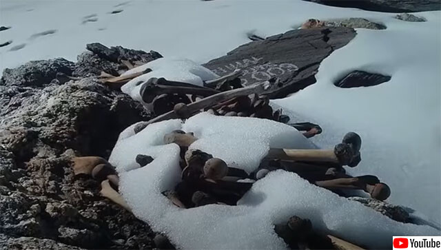 無数の人骨が散らばるヒマラヤの湖、ループクンド湖の謎