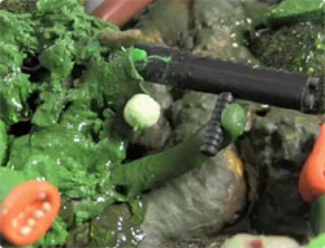 銃でフルーツを粉砕するモンスターたちのスプラッタークレイアニメ Creatures Pulverize Fruit With Guns カラパイア 銃でフルーツを粉砕するモンスターたちのスプラッタークレイアニメ Creatures Pulverize Fruit With Guns カラパイア