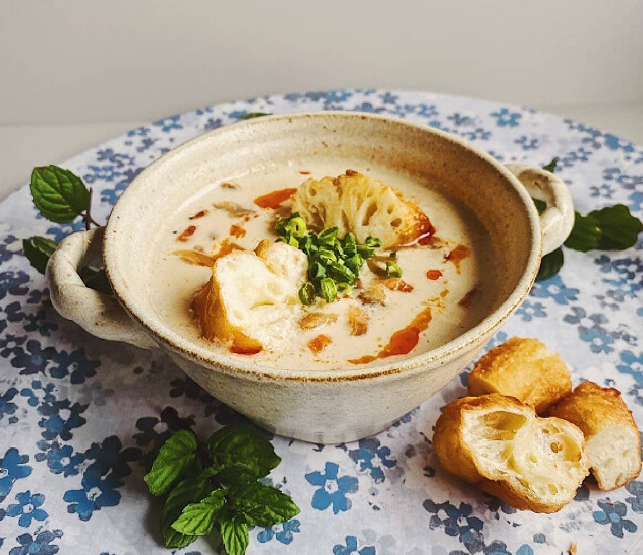 台湾風豆乳スープ「鹹豆漿(シェンドウジャン)」と揚げパンの作り方