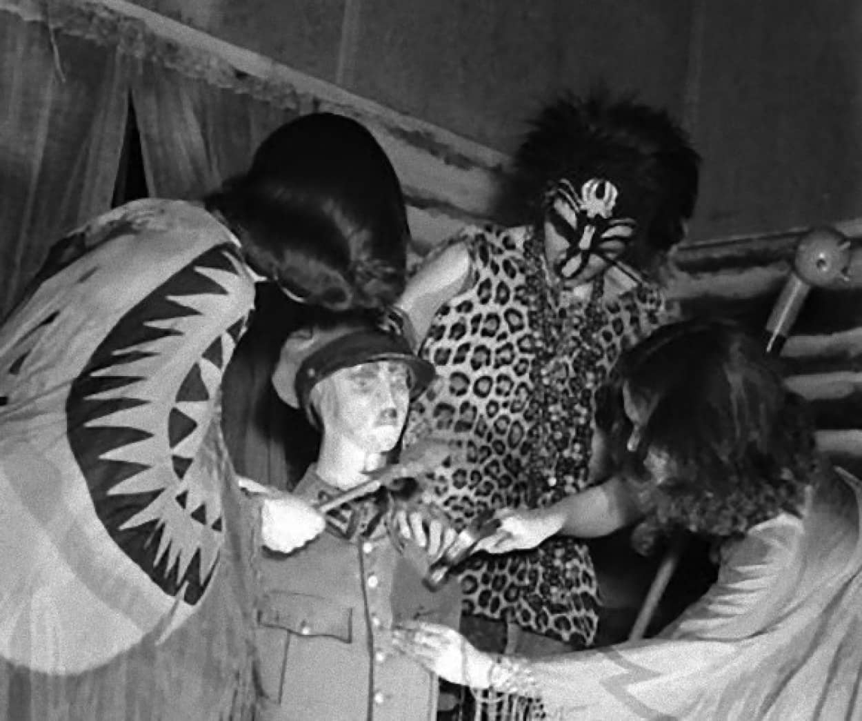 1941年 ヒトラーを呪い殺す為のブードゥー教黒魔術の儀式がアメリカで行われていた カラパイア 1941年 ヒトラーを呪い殺す為のブードゥー教黒魔術の儀式がアメリカで行われていた カラパイア
