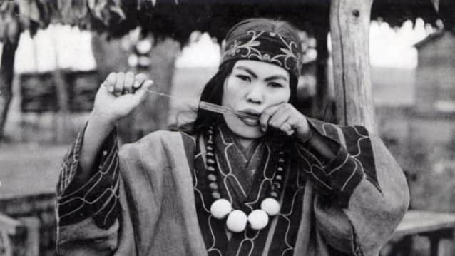 結婚後は唇の周りに髭を模した刺青を入れる アイヌ女性に伝わる伝統文化を記録した写真 カラパイア