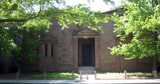 Yale_Skull_and_Bones_Tomb