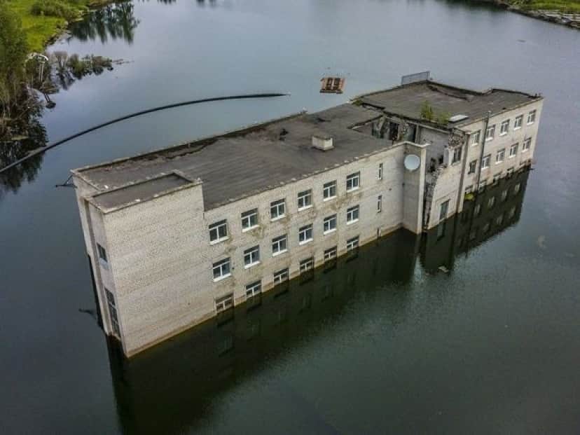 sunken-building