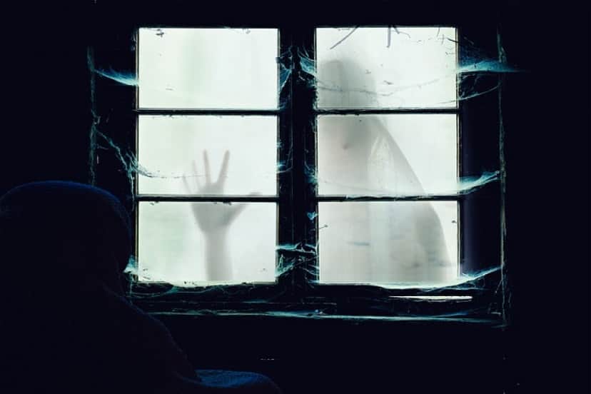 window-5654339_640