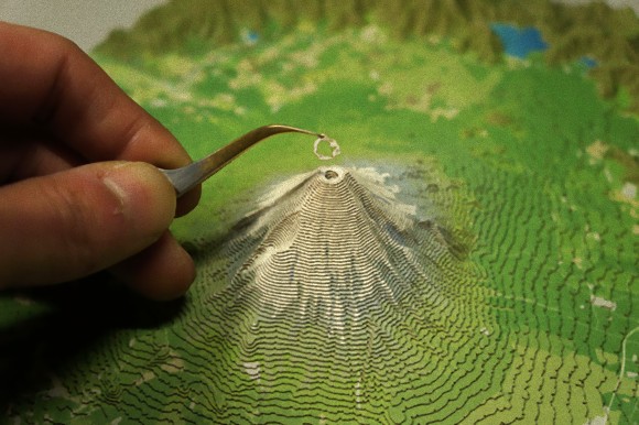 この夏 山を積み上げろ 紙で作る山岳立体模型キット やまつみ で富士山を積みあげるぞ カラパイア この夏 山を積み上げろ 紙で作る山岳立体模型キット やまつみ で富士山を積みあげるぞ カラパイア