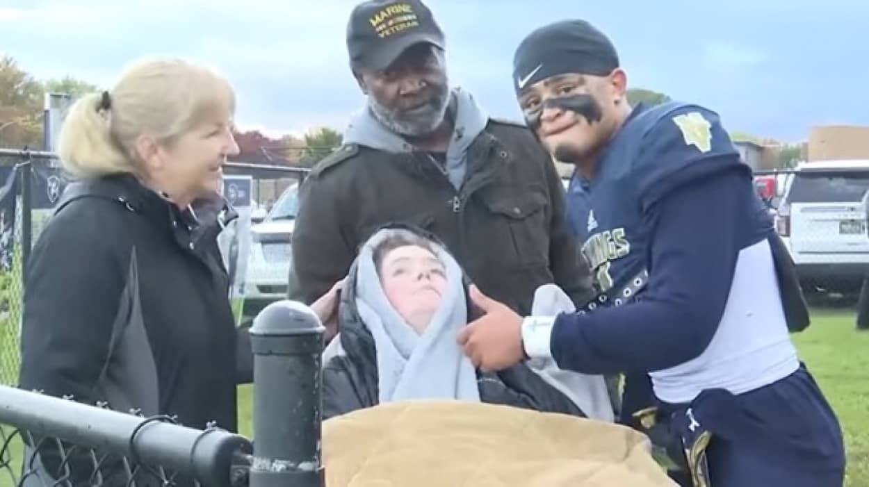 5年間の昏睡状態から目覚めた母親が息子の試合を見に行く