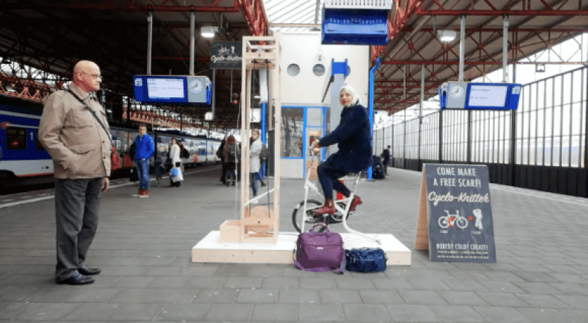 knit 自転車を漕いで