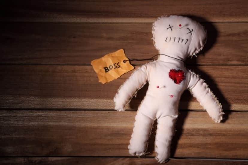 イラっとしたら刺す 上司のブードゥー人形が職場の士気を高めることが判明 カナダ研究 カラパイア