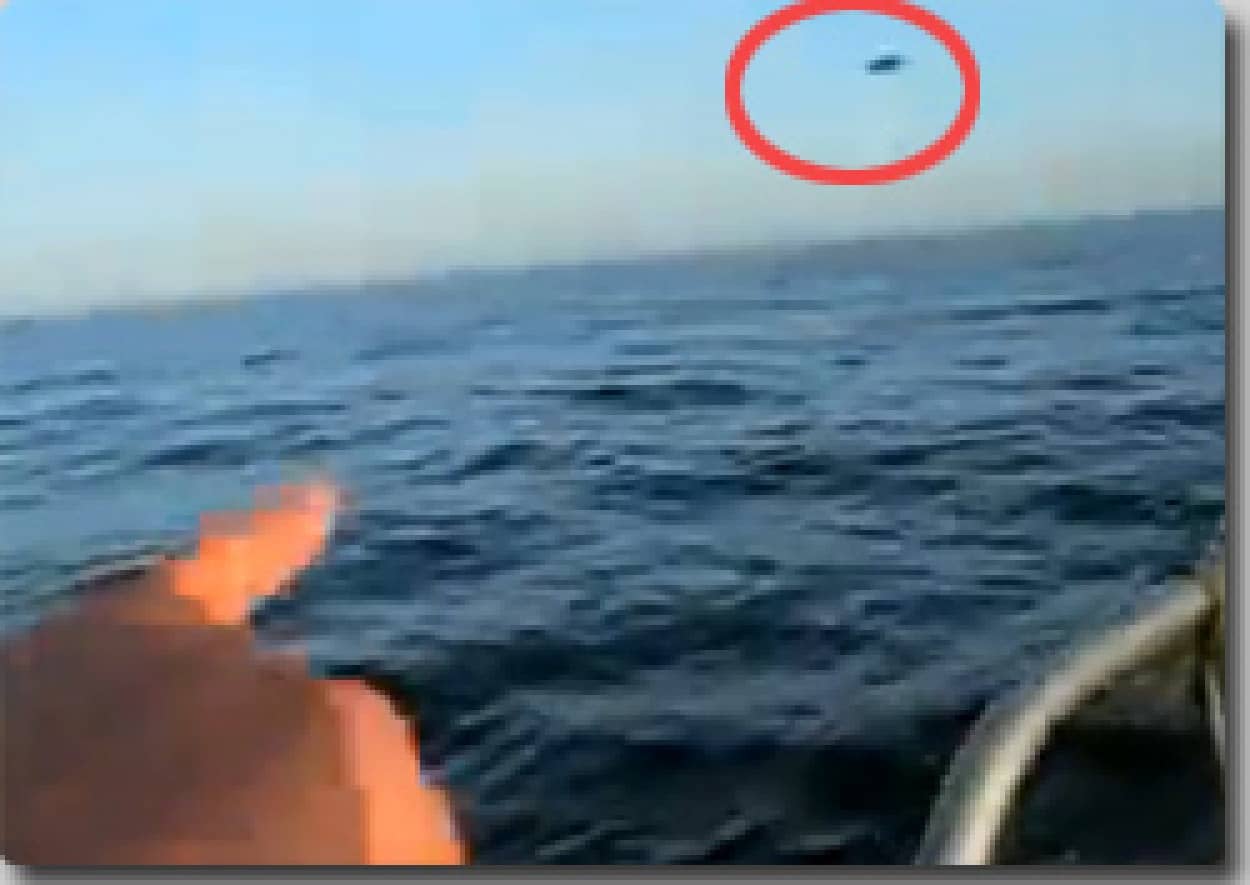 漁師は見た Ufoが戦闘機により追撃され海に沈む瞬間映像 カラパイア