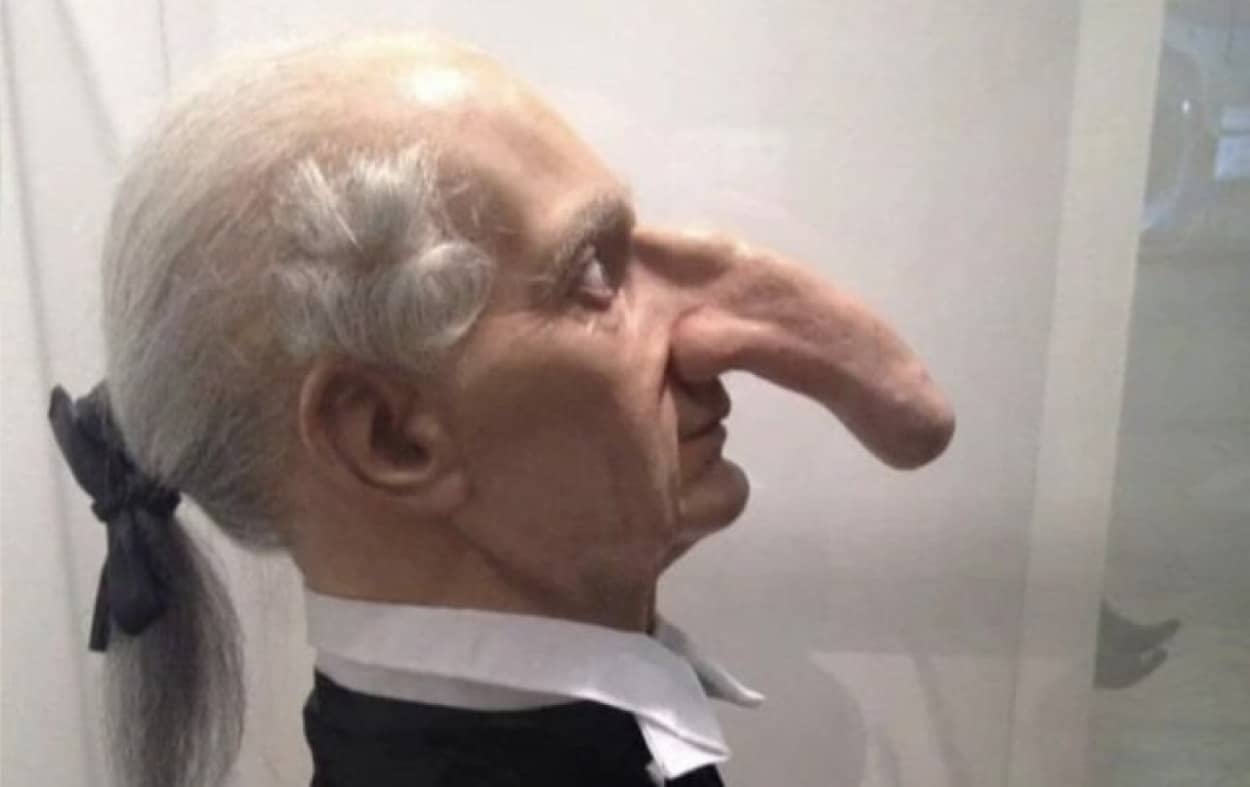 歴史上最も長い鼻を持つ男性
