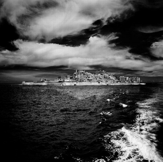 haunting_black_and_white_photos_of_japans_ghos_04