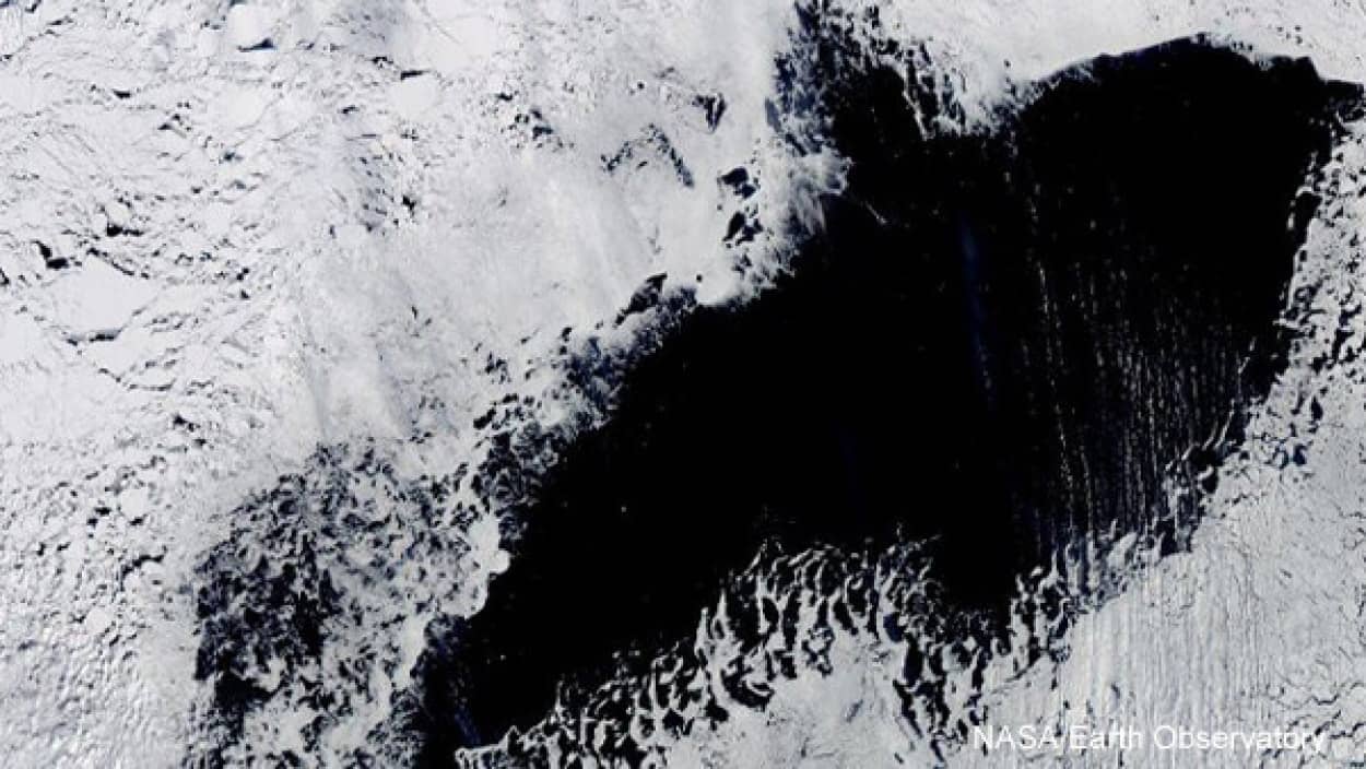 南極の氷に巨大な穴が出現する理由を解明