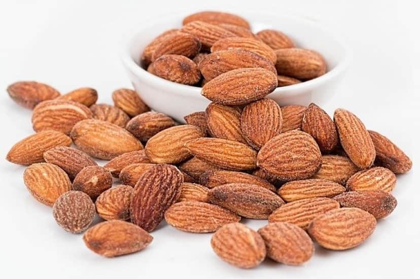 almonds-1768792_640