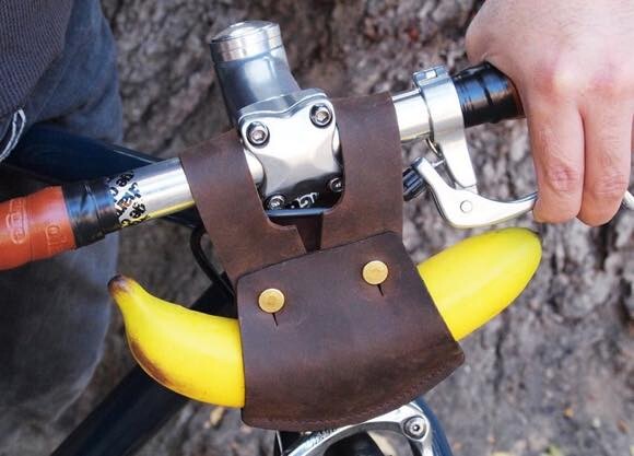 バナナはおやつじゃない、体の一部である。できるサイクリストの為の「バナナホルダー」