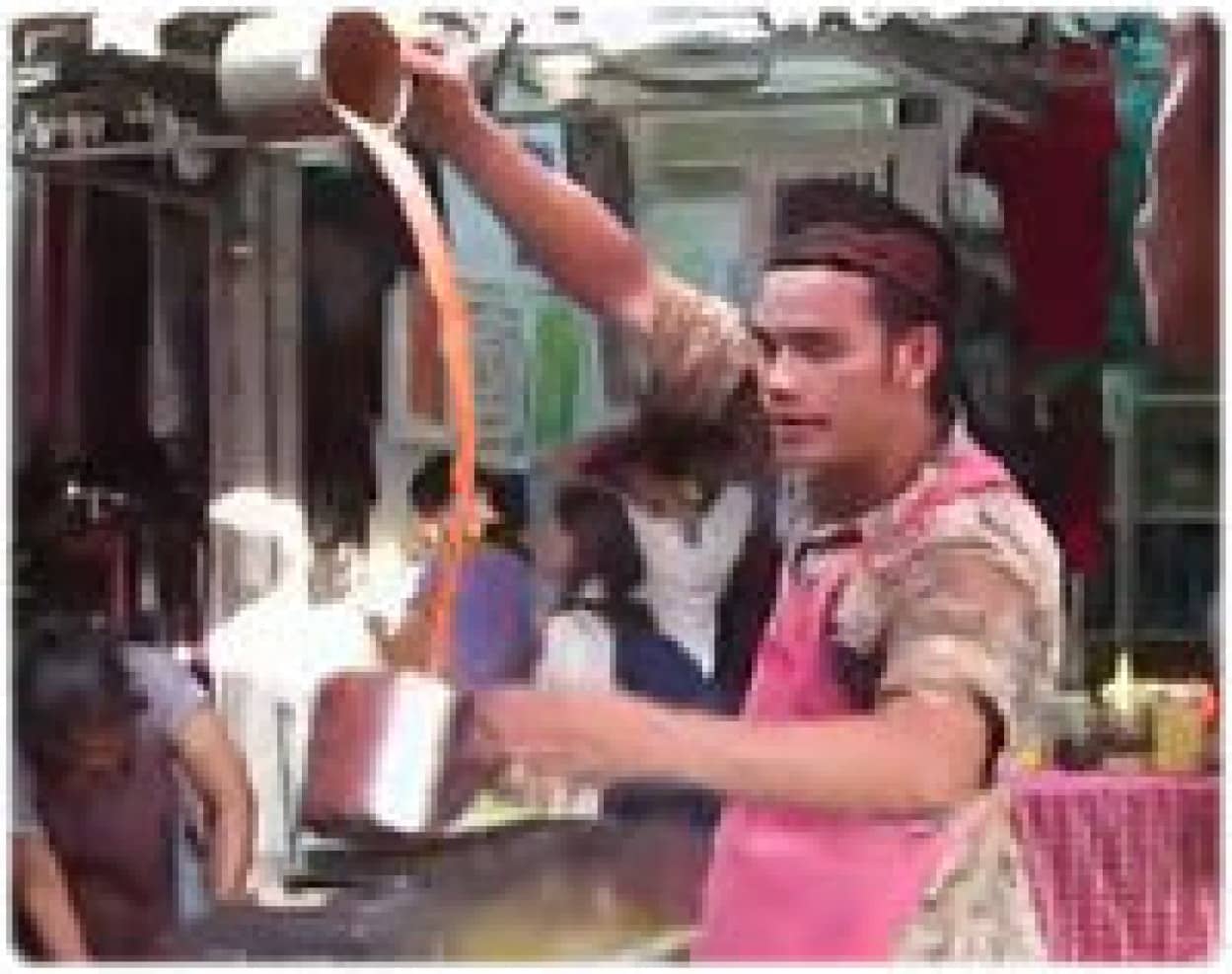 まるで生き物のように液体を扱う タイのティーショップ店員のスゴ技 カラパイア まるで生き物のように液体を扱う タイのティーショップ店員のスゴ技 カラパイア