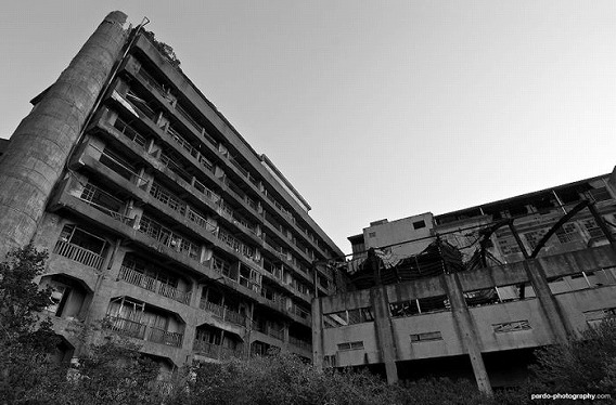 haunting_black_and_white_photos_of_japans_ghos_09